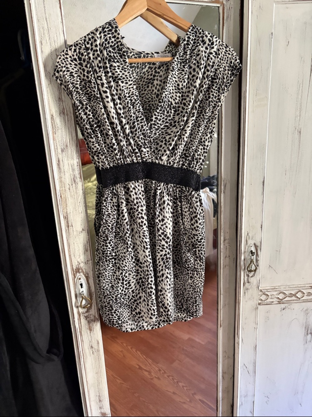 Women's Black & White Animal Print V-Neck Dress